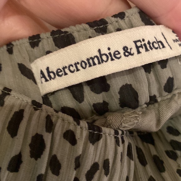 Abercrombie and Fitch green and black leopard print pleated skirt - Picture 5 of 6
